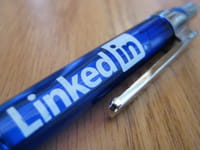 LinkedIn non paga gli straordinari: multata
