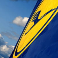Cellulari, addio ai divieti in volo