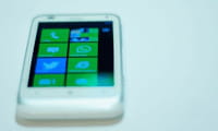 WhatsApp ferma il progetto SIM