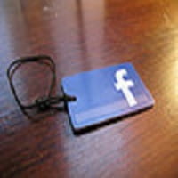 Facebook inserisce le certificazioni e aumenta i controlli contro l'odio sociale