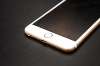 Apple batte tutti, anche se stessa