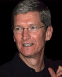 Tim Cook accusato di evasione fiscale con Apple
